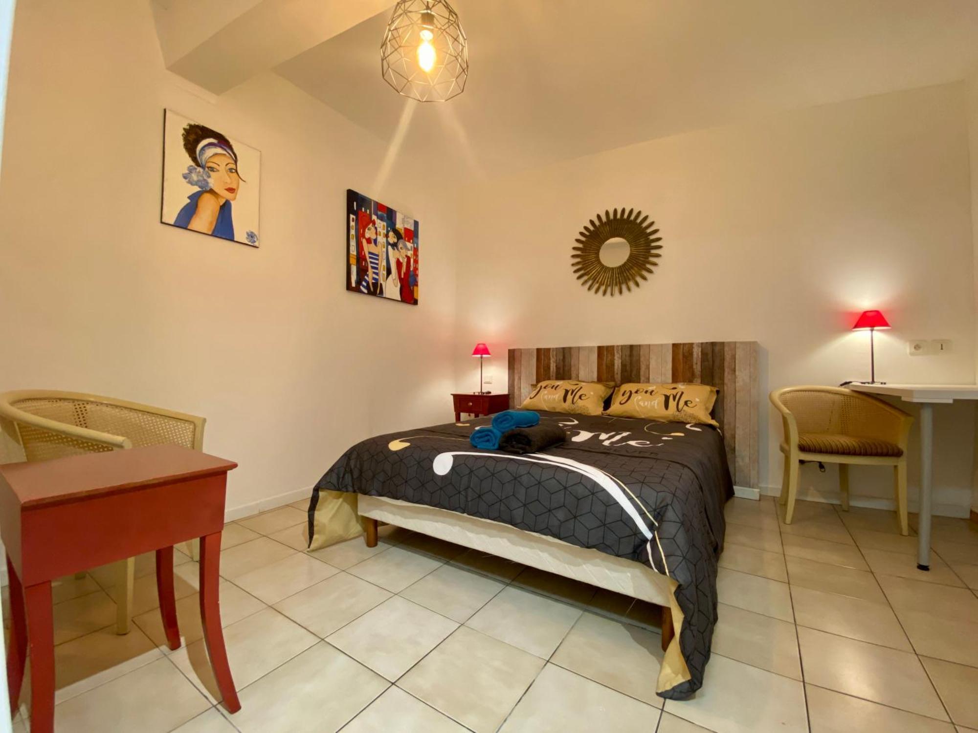 Republique Centre Apartment